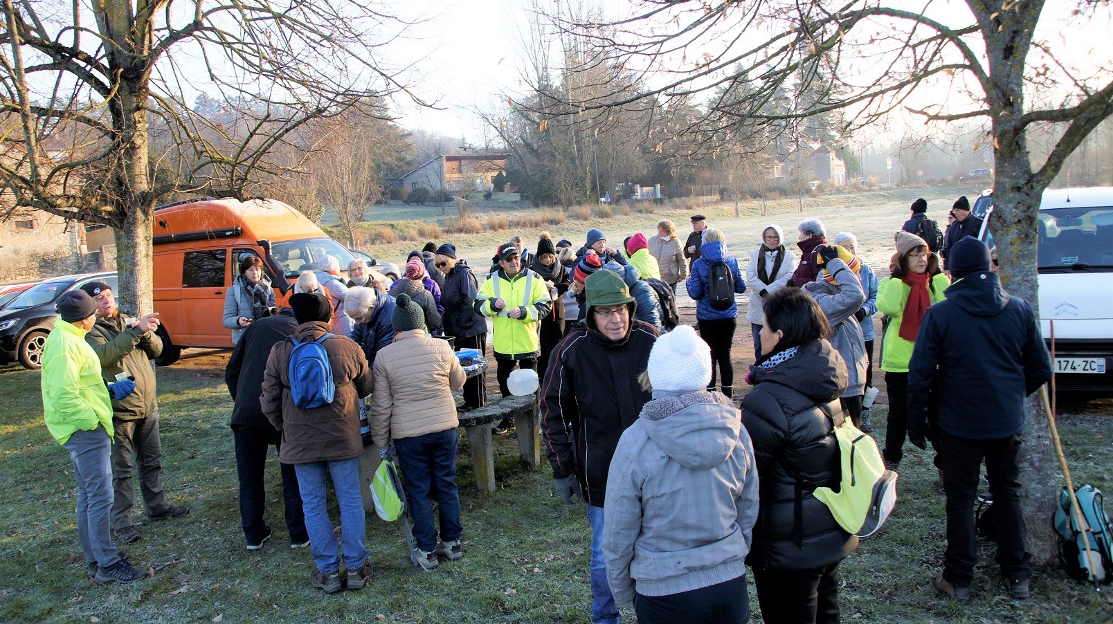 Café avant le départ de la marche à Billy