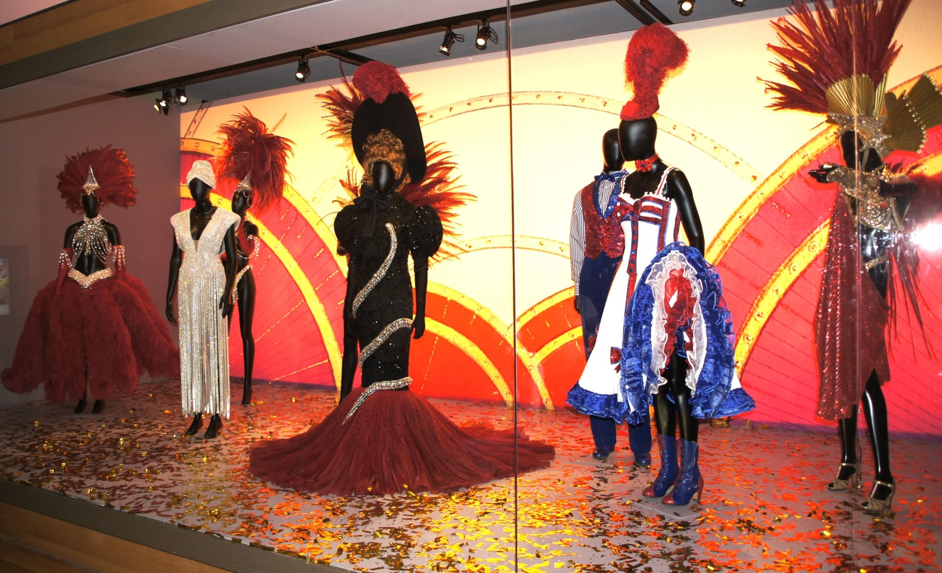 Costumes Moulin Rouge au CNCS de Moulins