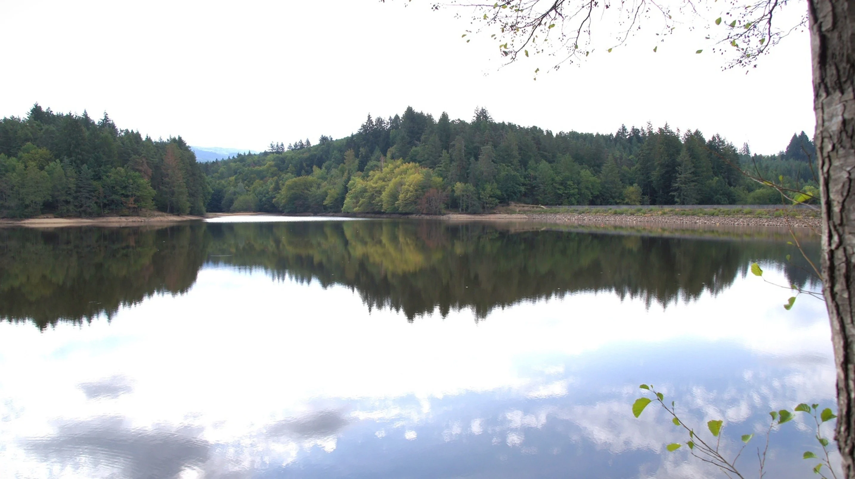 Lac d'Aubusson d'auvergne 1