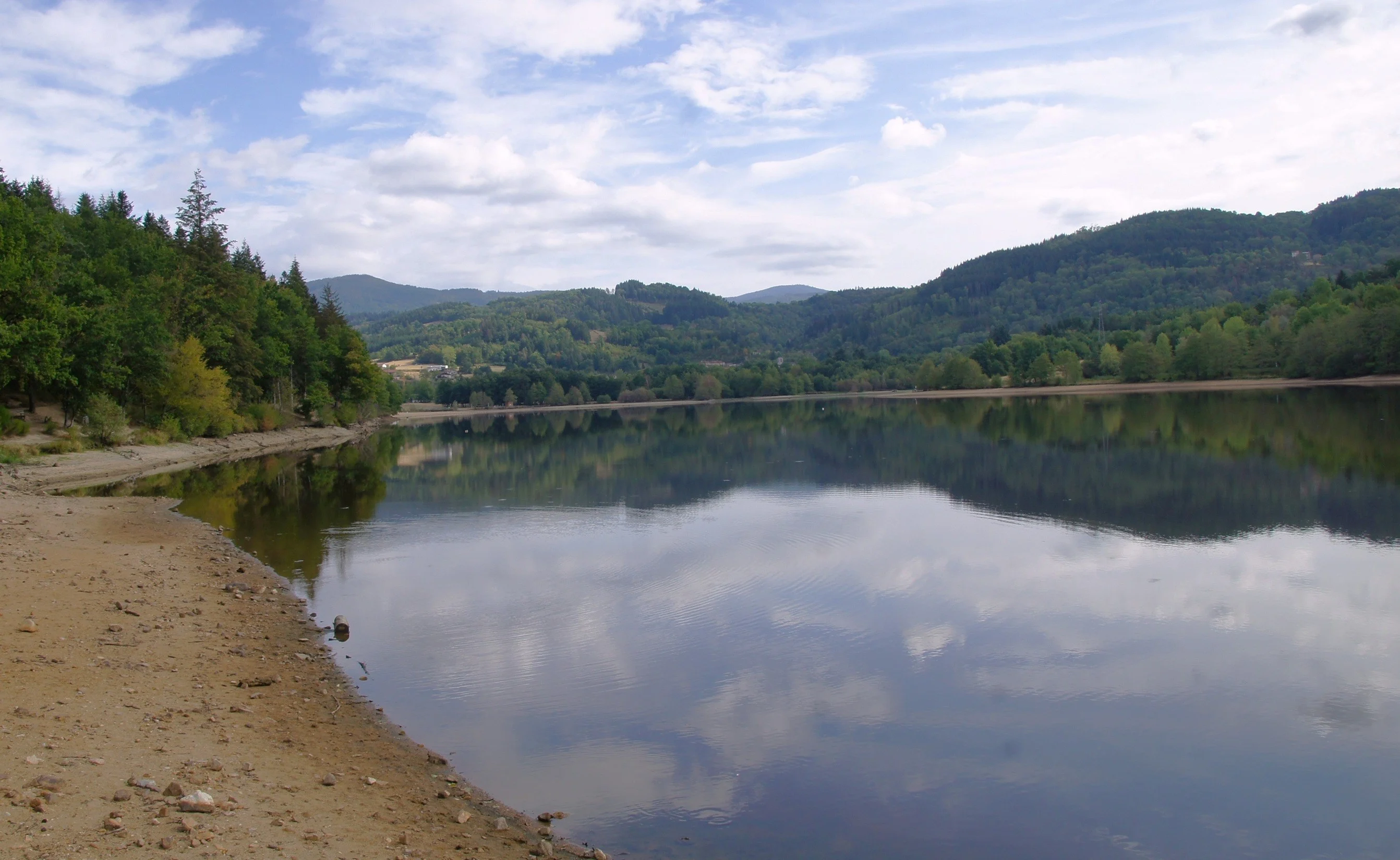 Lac d'Aubusson d'auvergne 2 