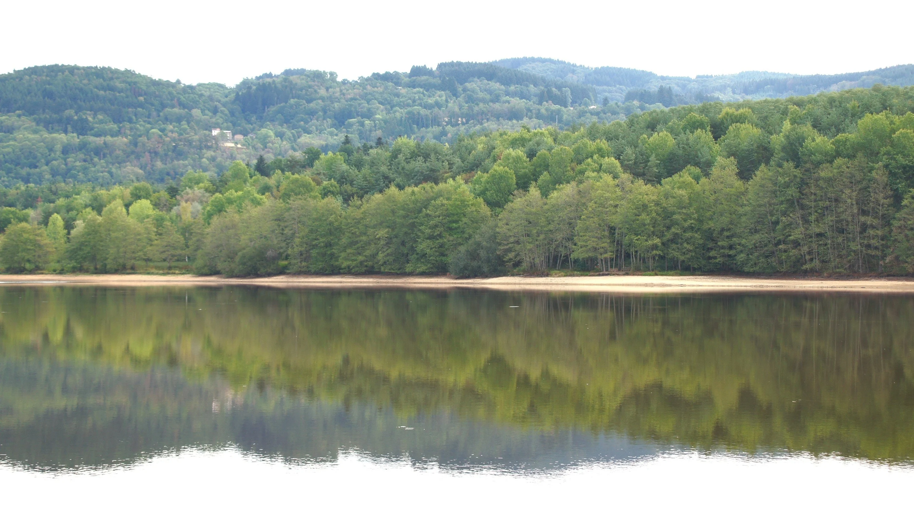 Lac d'Aubusson d'auvergne 3 