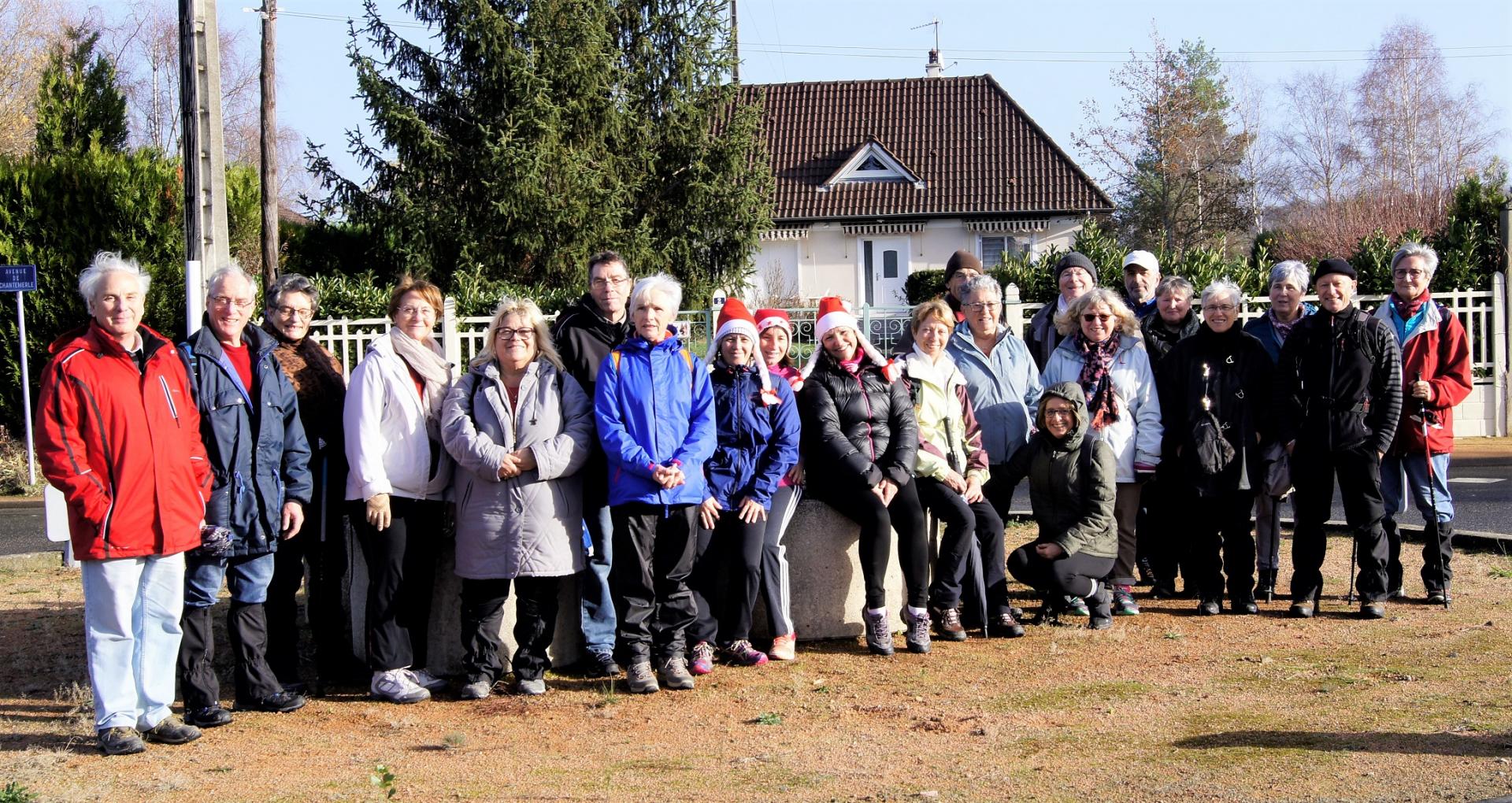 Marcheurs à  Bellerive sur Allier