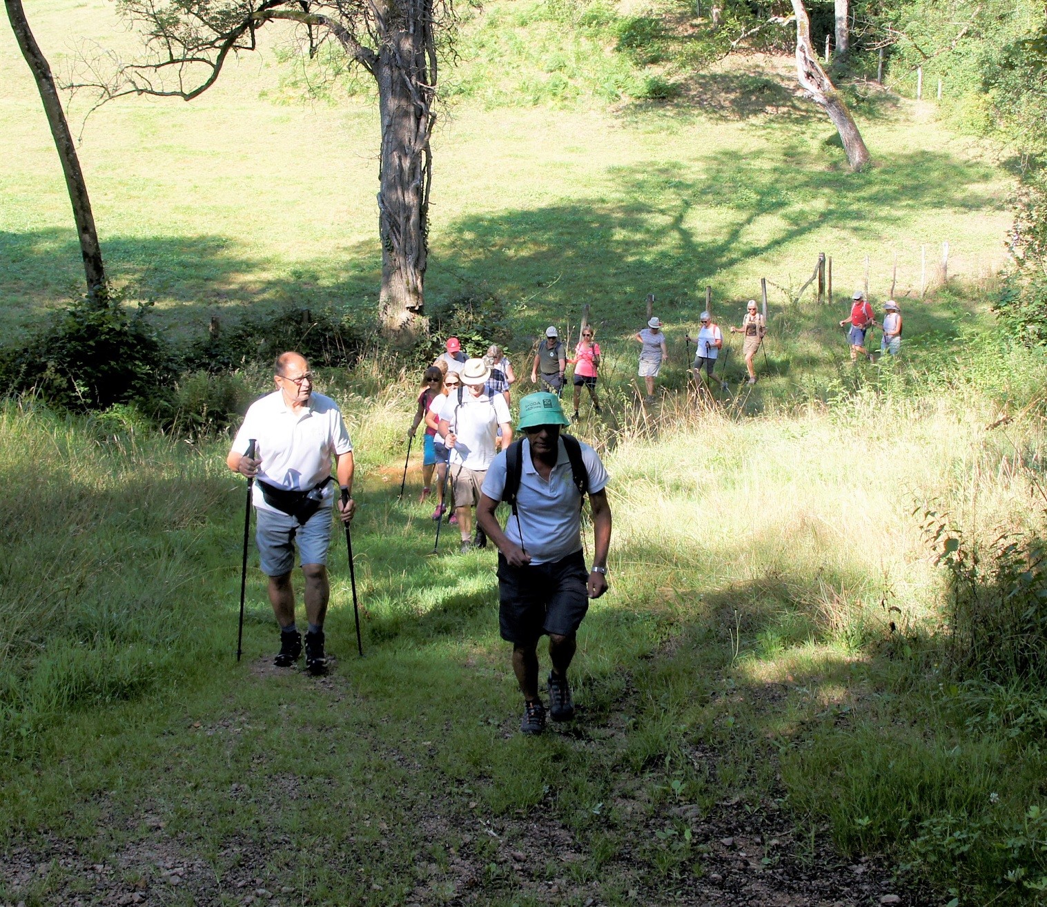 Marcheurs à Chatel Montagne