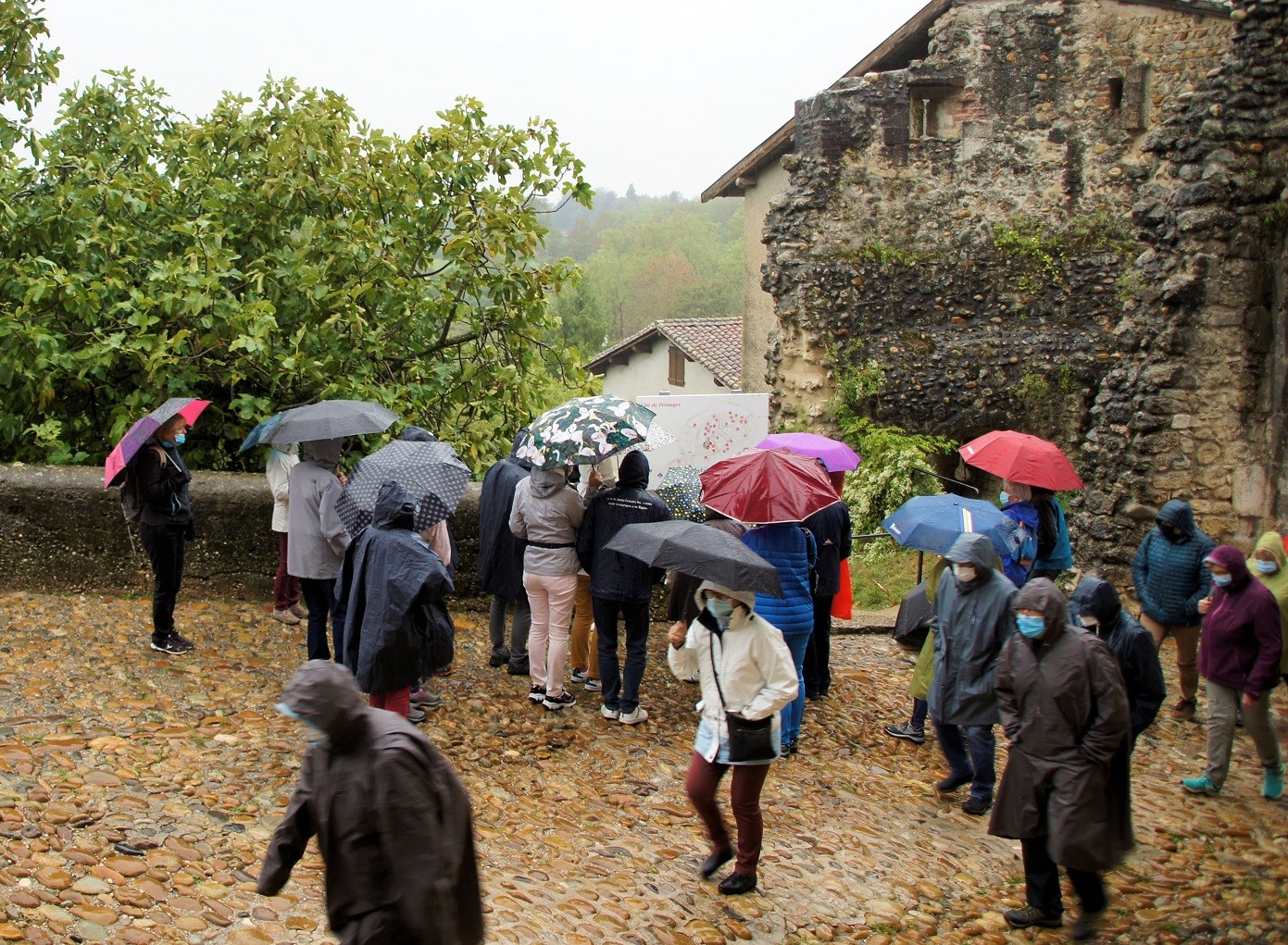 Marcheurs à Pérouges 2