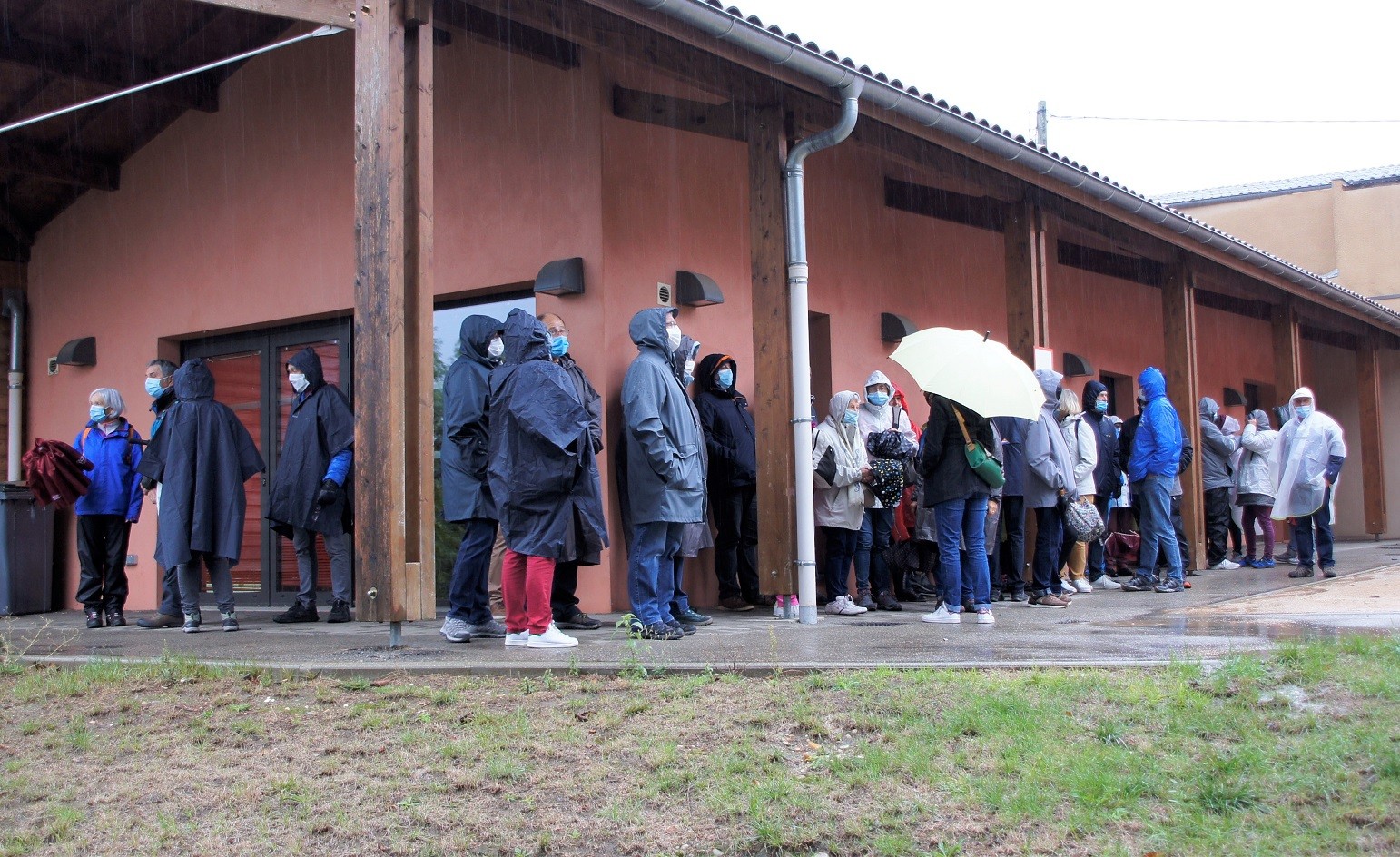 Marcheurs à  Pérouges