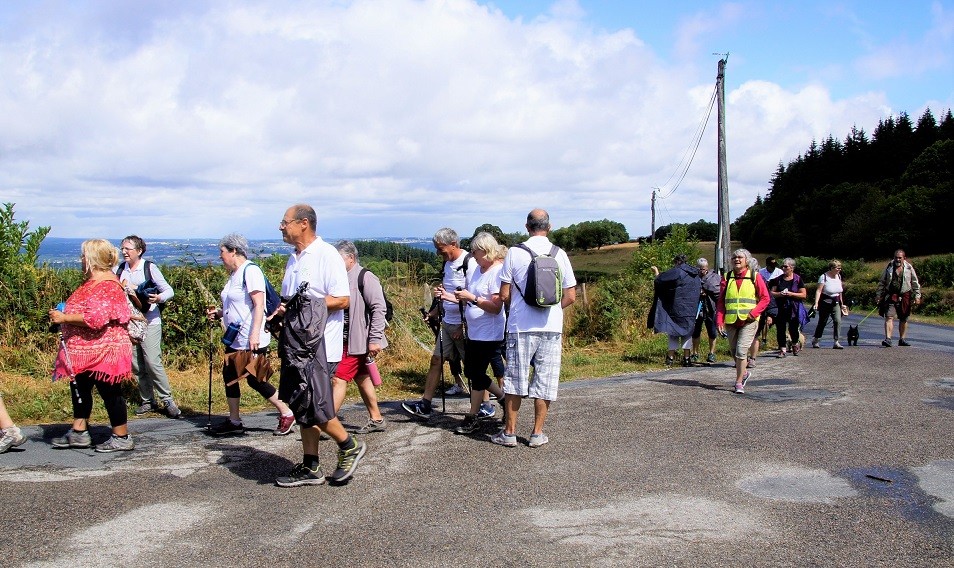 Marcheurs2 à Toulx ste-croix