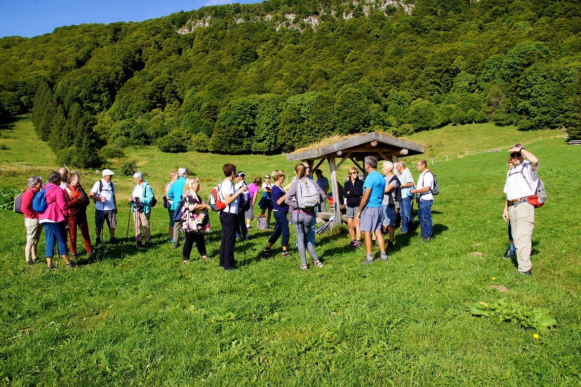 Marcheurs dans la vallée de Chaudefour