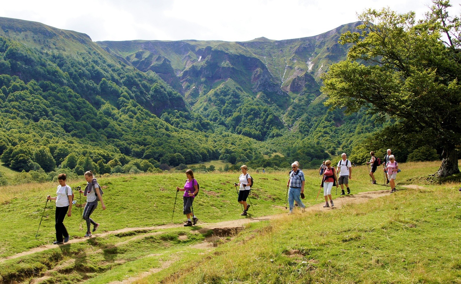 Marcheurs1 dans la vallée de Chaudefour