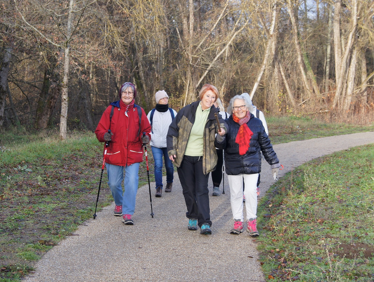 Marcheuses sur les berges de l'Allier