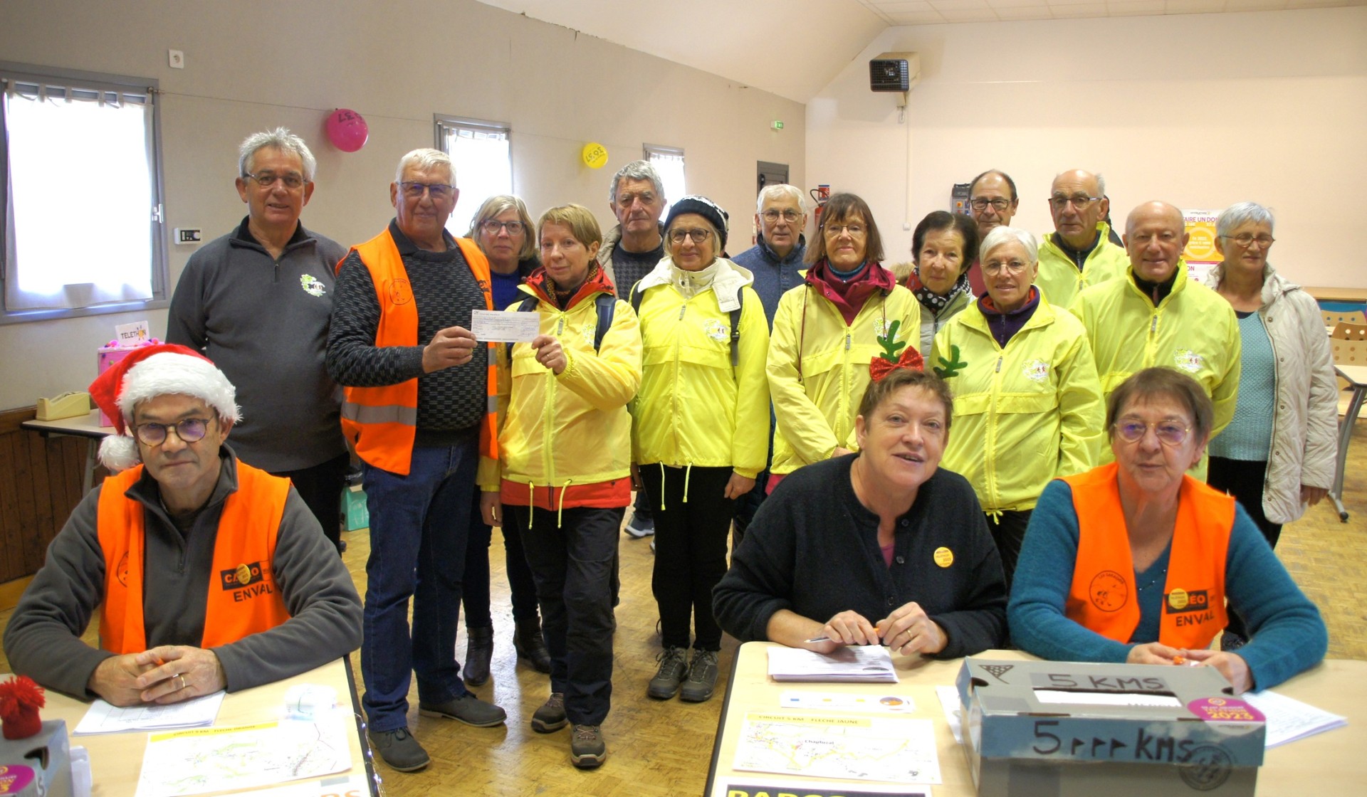 Remise du cheque pour le téléthon à Chaptuzat