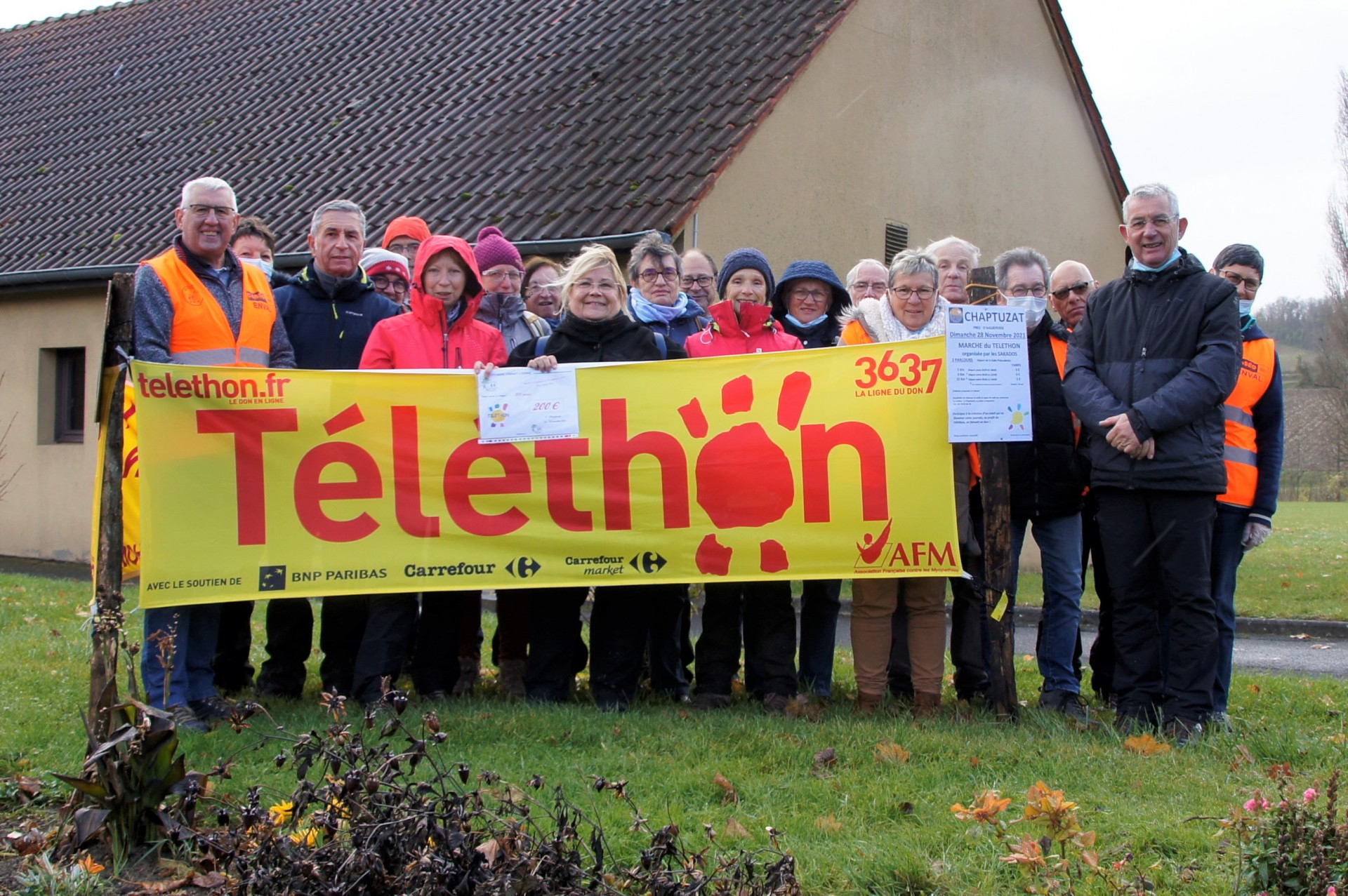 Remise du chèque pour le télèthon à Chaptuzat