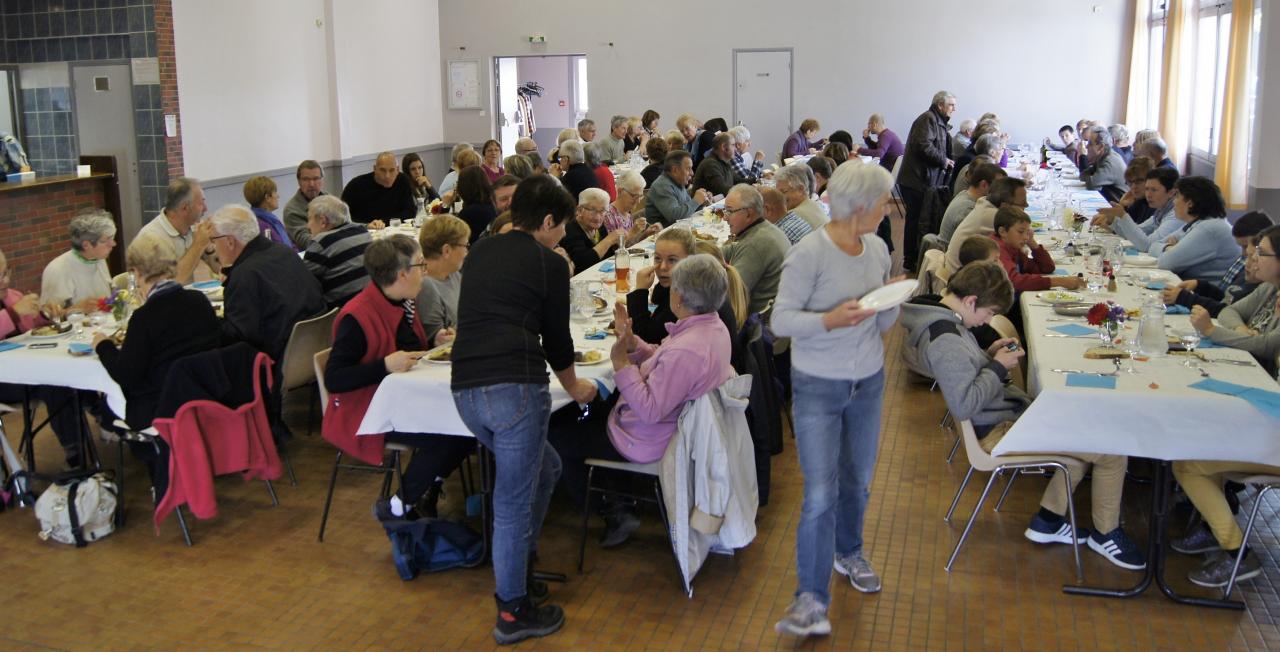 Repas2 marche  des noyers 2015