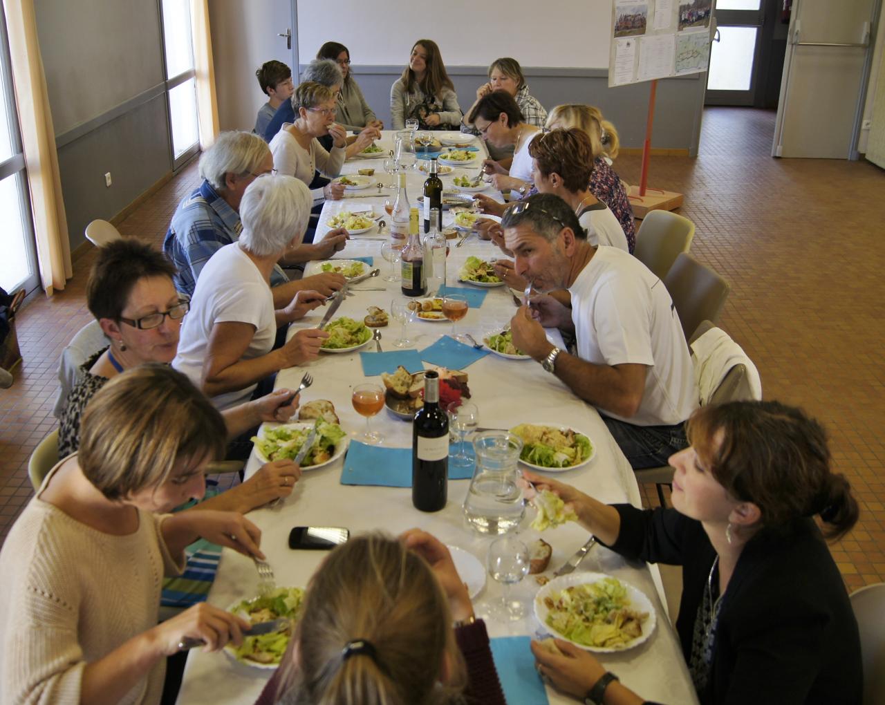 Repas membres du ca  marche des noyers 2015