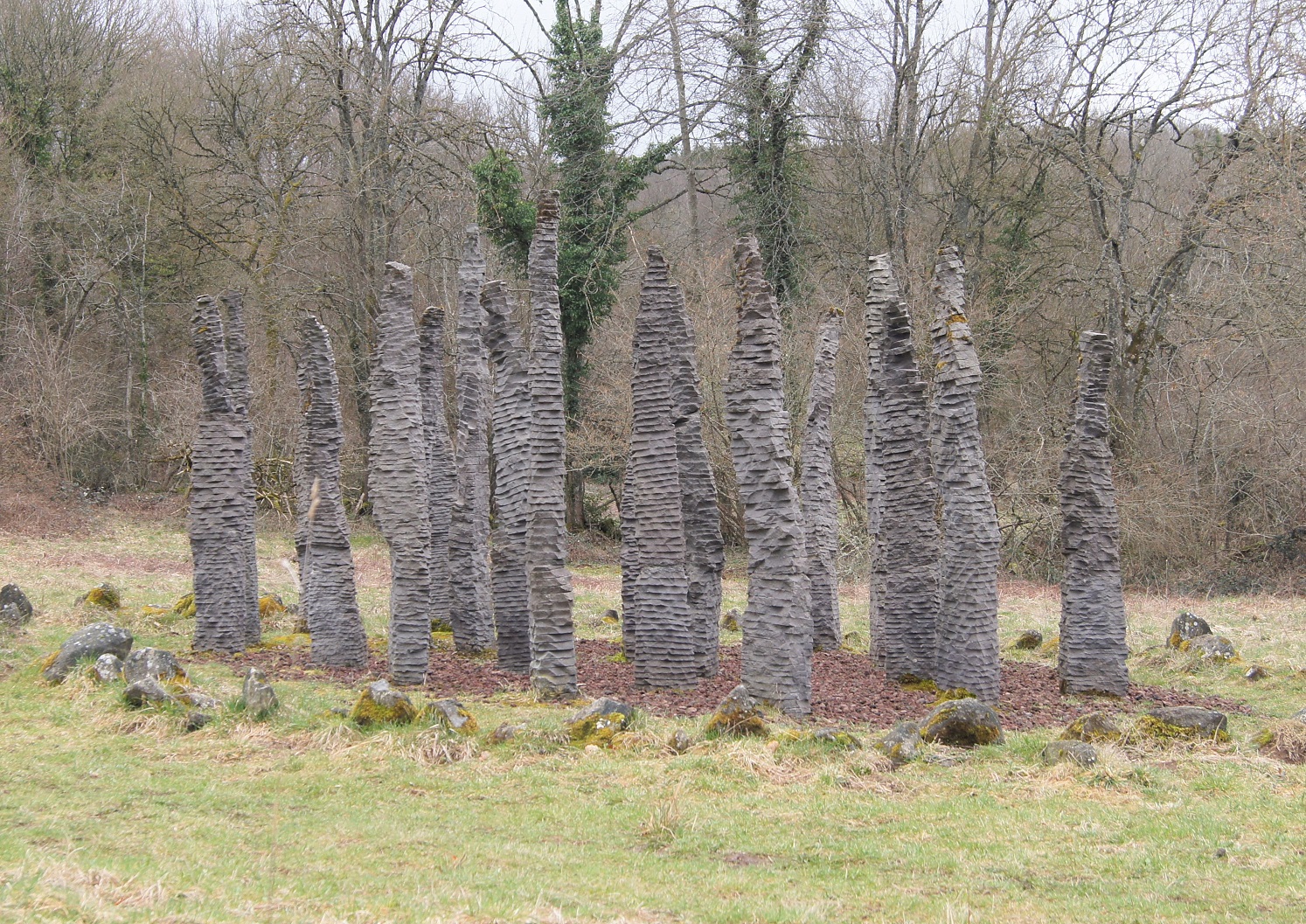 Sculpture sur la randonnee a Chapdes-Beaufort