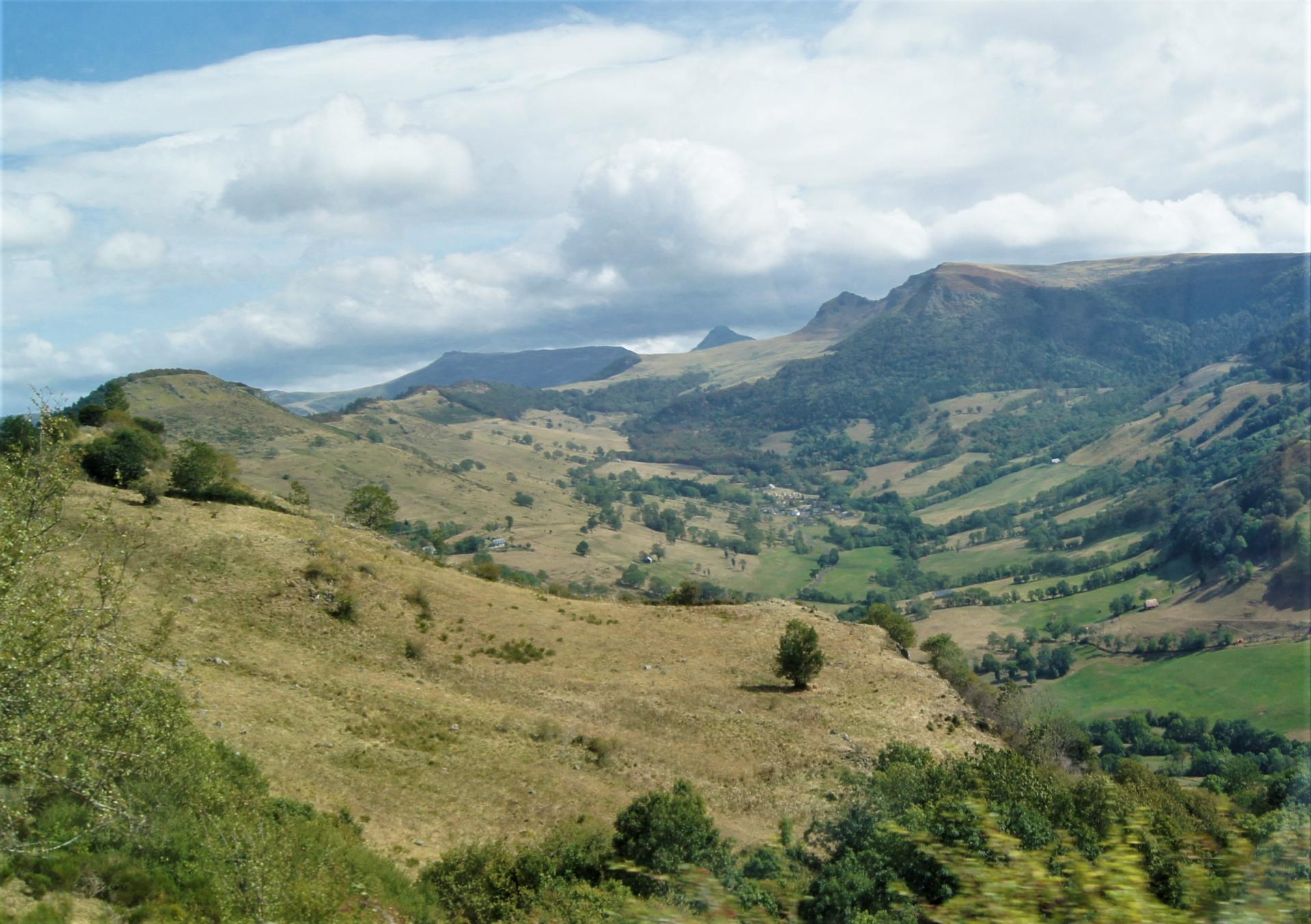 Vallée autour de Salers