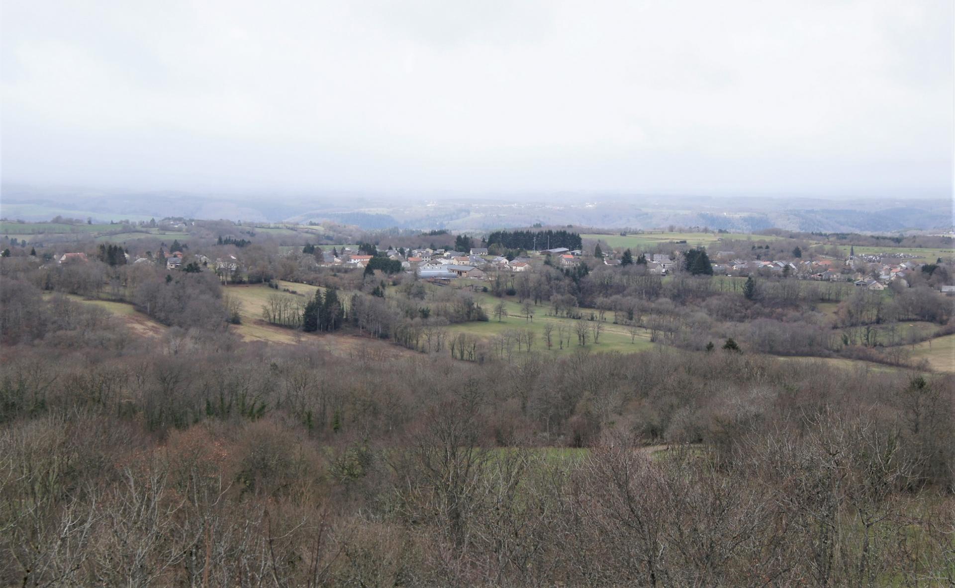 Vue sur la campagne A Chapdes-Beaufort